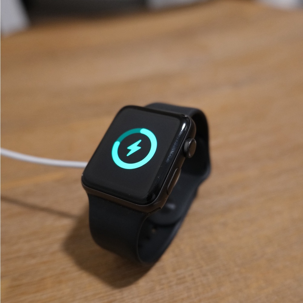 Apple Watch Series 3 (42mm, GPS) – With S/M Band, Good Condition